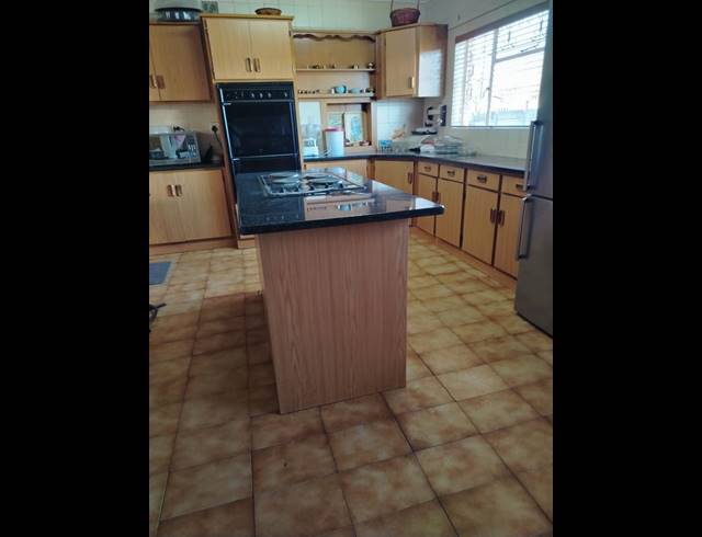 3 BEDROOM FREEHOLD FOR SALE IN LENNOXTON